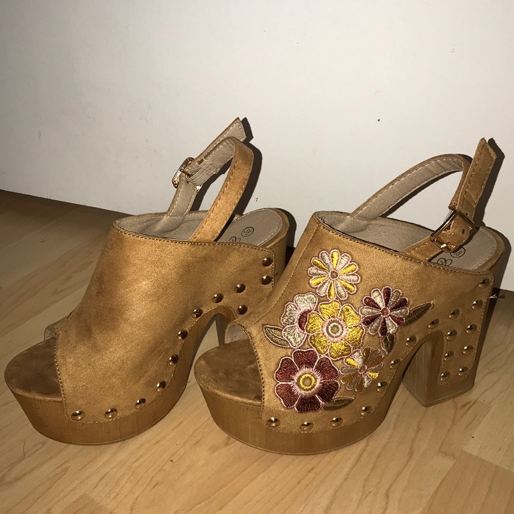 Cute flower chestnut wedges